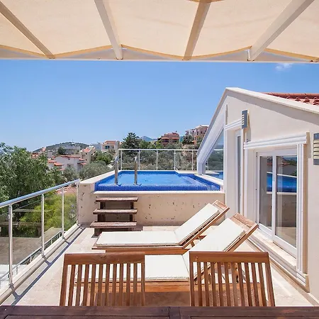 Apartament Ceren 4 *